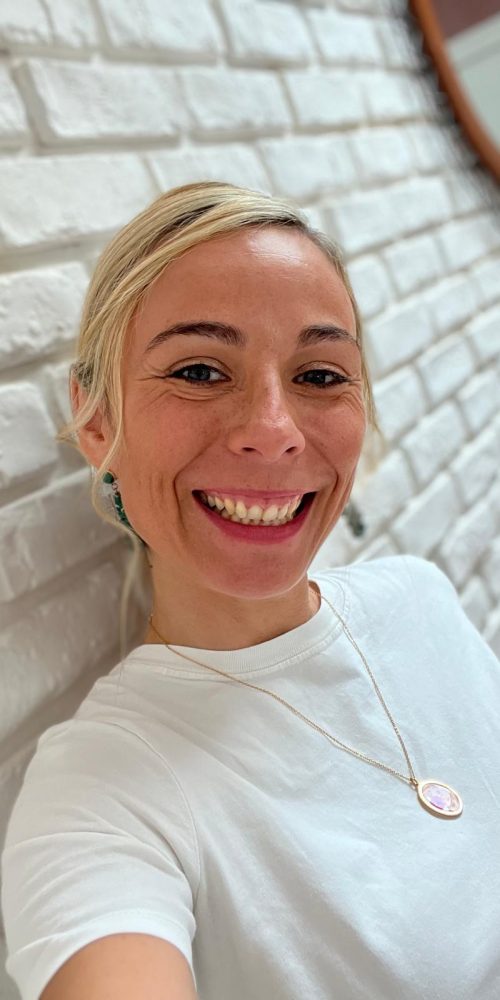 Christelle Person, coach rédaction web pour Envol Web, t'aide à booster ton business avec ton site web.